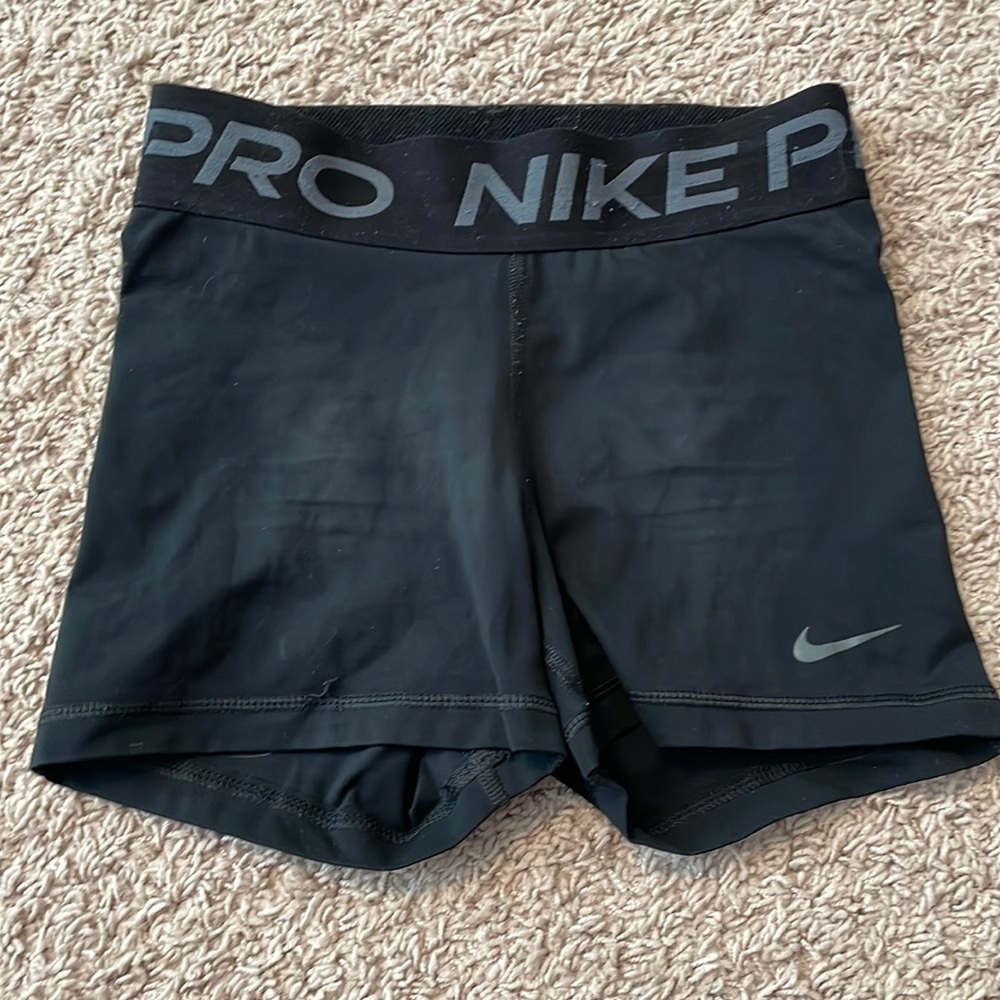 Black Nike pros 3” XS